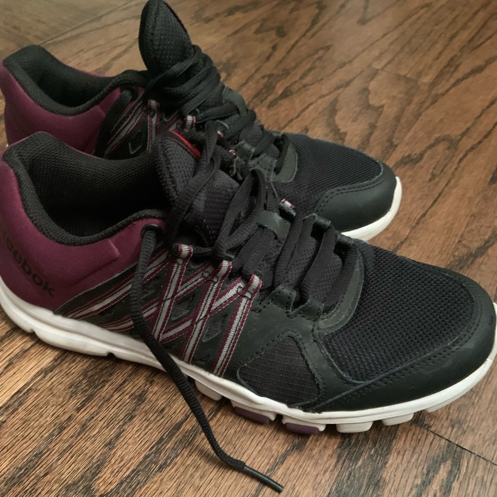 Reebok Yourflex athletic shoes. Black & Burgundy. Size 8. Very good condition.